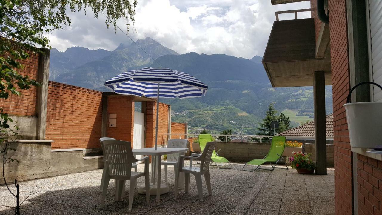 La Betulla Appartamento Confortevole Wifi E Parking Free Aosta Bagian luar foto